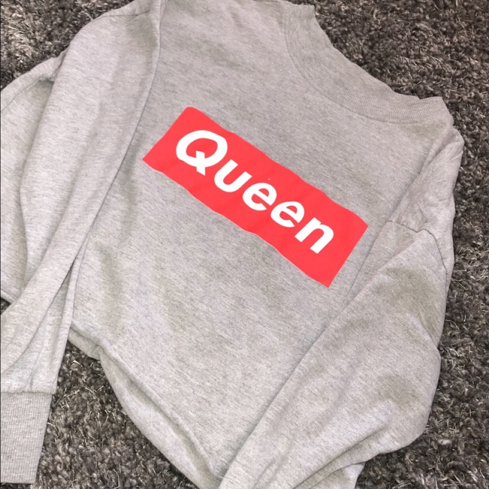 Queen box logo crop top